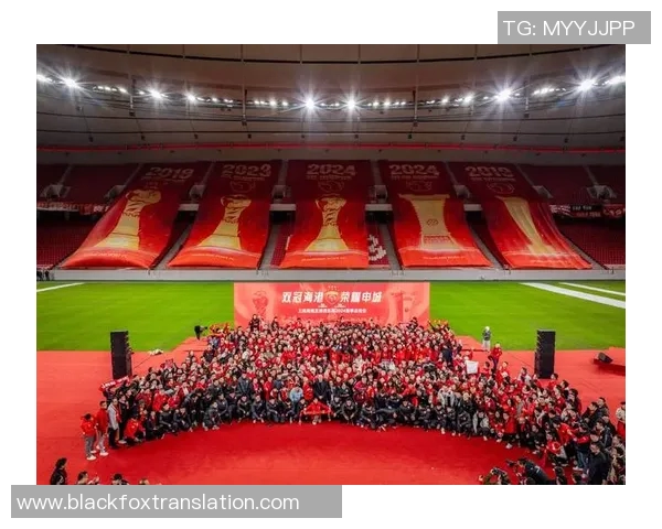 上海足球队战术解析与未来发展方向的深度探讨 上海足球队战术解析与未来发展方向的深度探讨